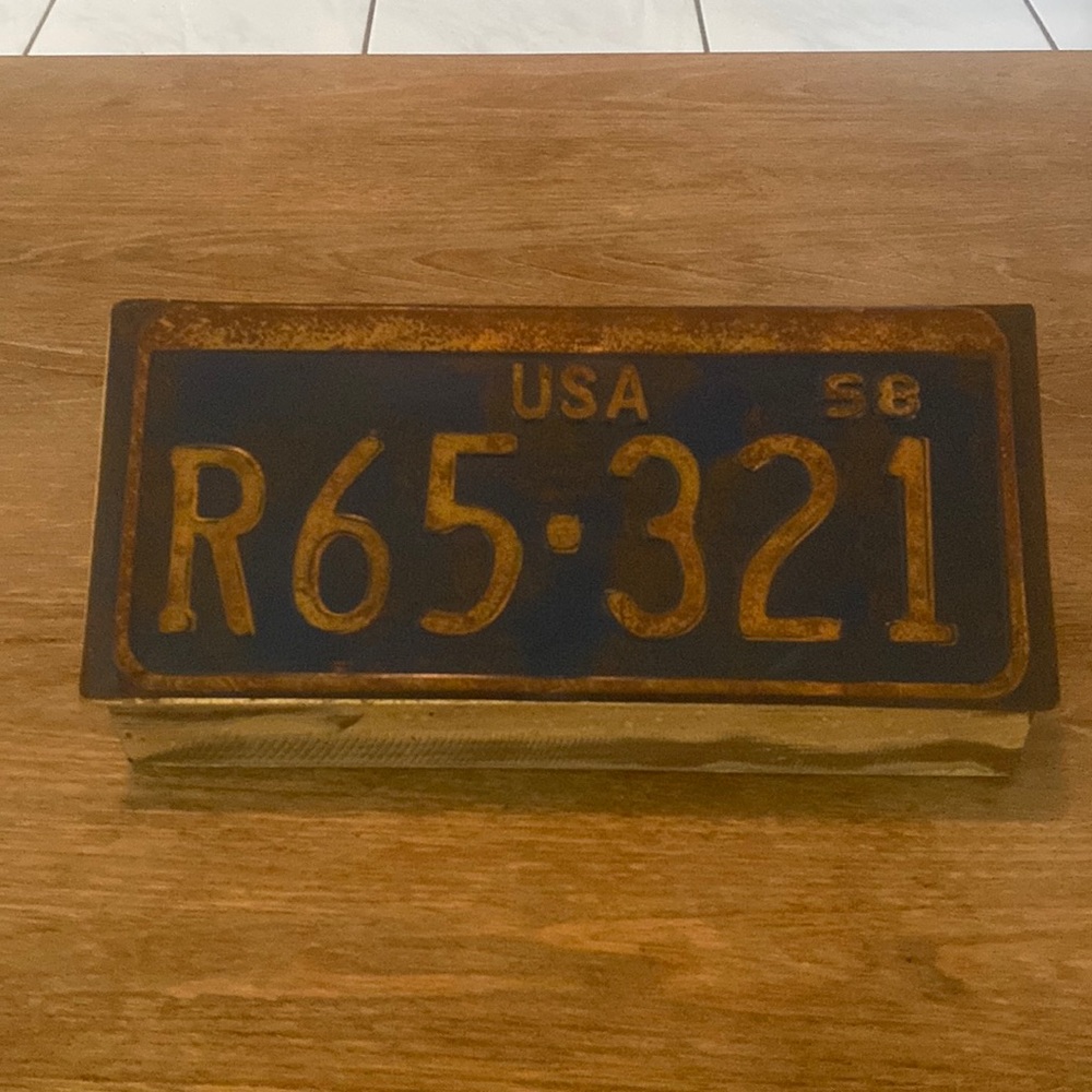 License plate trinket holder